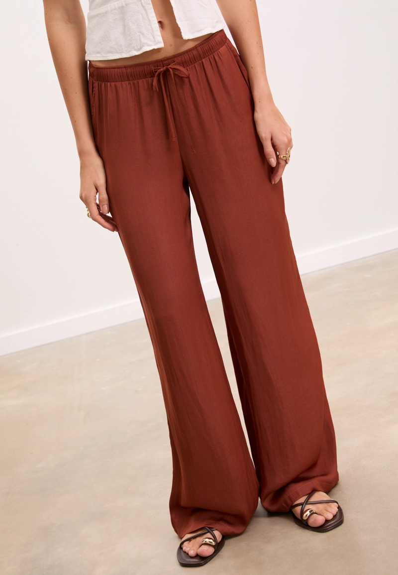 Длинные свободные атласные брюки