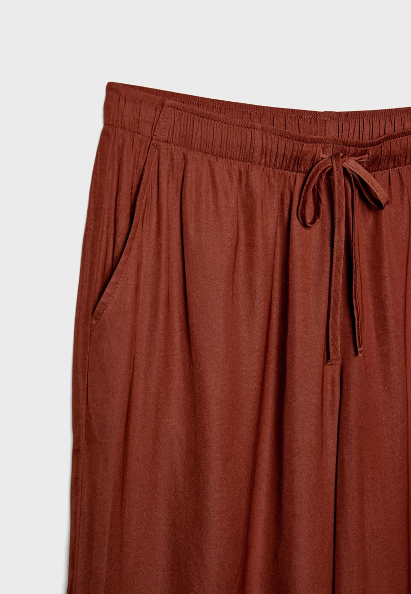 Длинные свободные атласные брюки