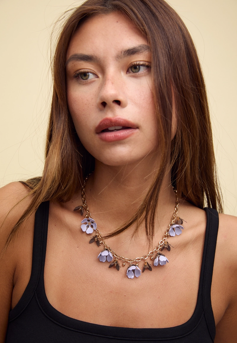 Ожерелье с подвесками-цветами