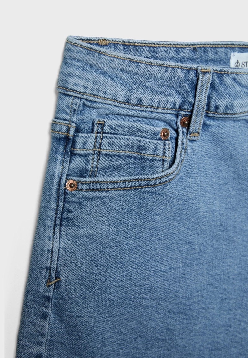 D85 Шорты mom slim