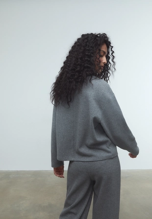 Трикотажная футболка с круглым вырезом- Заказать в России