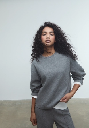 Трикотажная футболка с круглым вырезом- Заказать в России