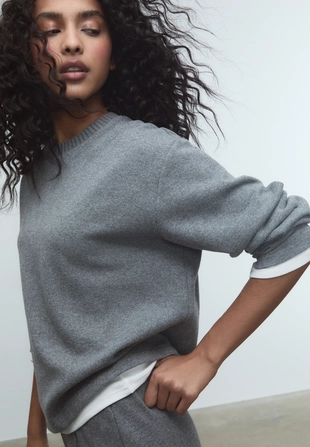 Трикотажная футболка с круглым вырезом- Заказать в России