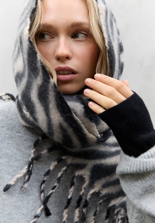 Шарф с анималистическим принтом- Заказать в России