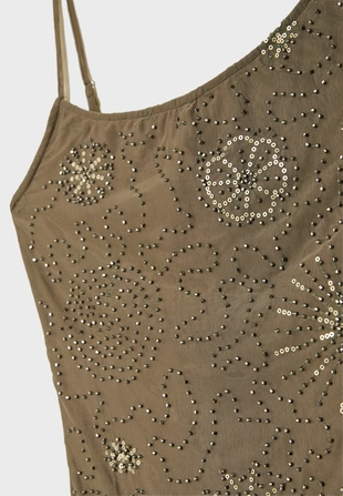 Короткое платье из полупрозрачной ткани с блестящей отделкой- Заказать в России