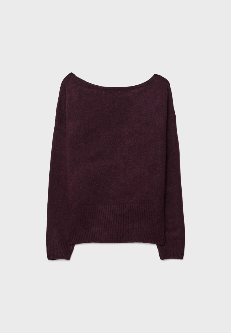 Мягкий вязаный джемпер с вырезом-лодочкой