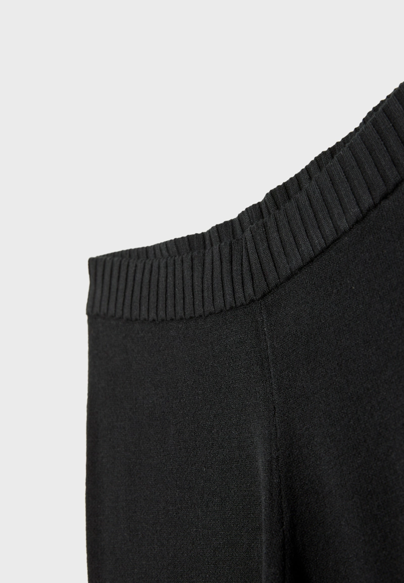 Длинные широкие трикотажные брюки