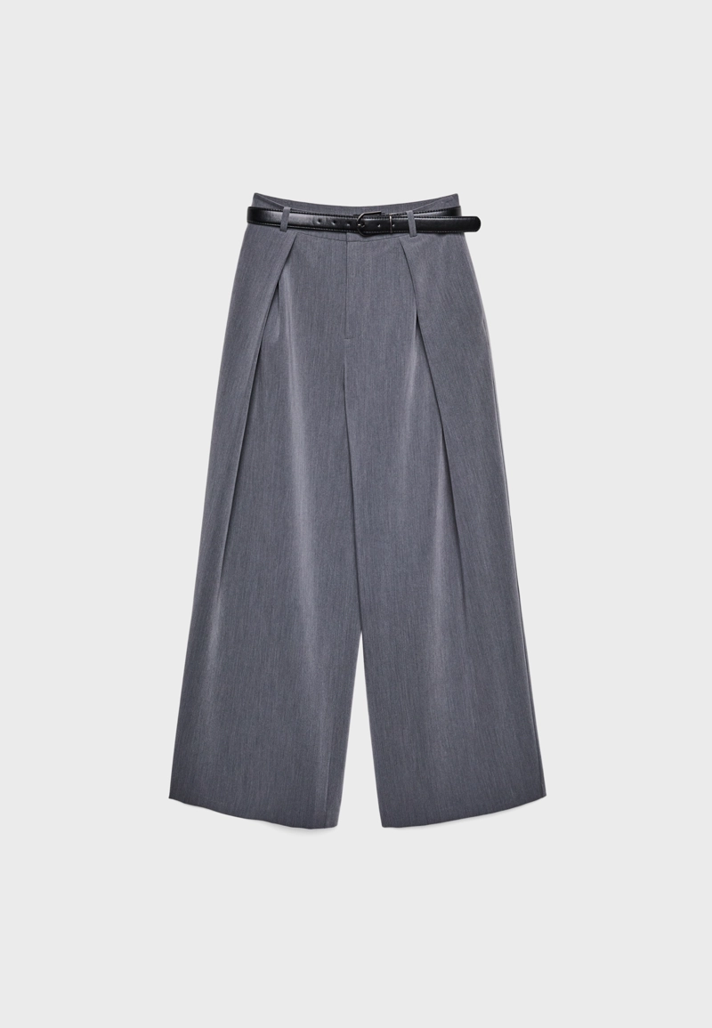 Брюки с большими защипами и ремнем