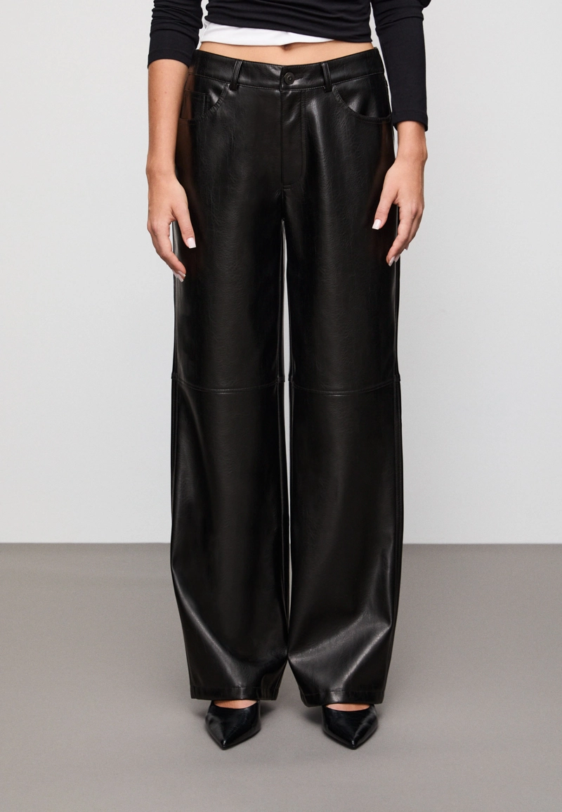 Прямые брюки из текстурной искусственной кожи