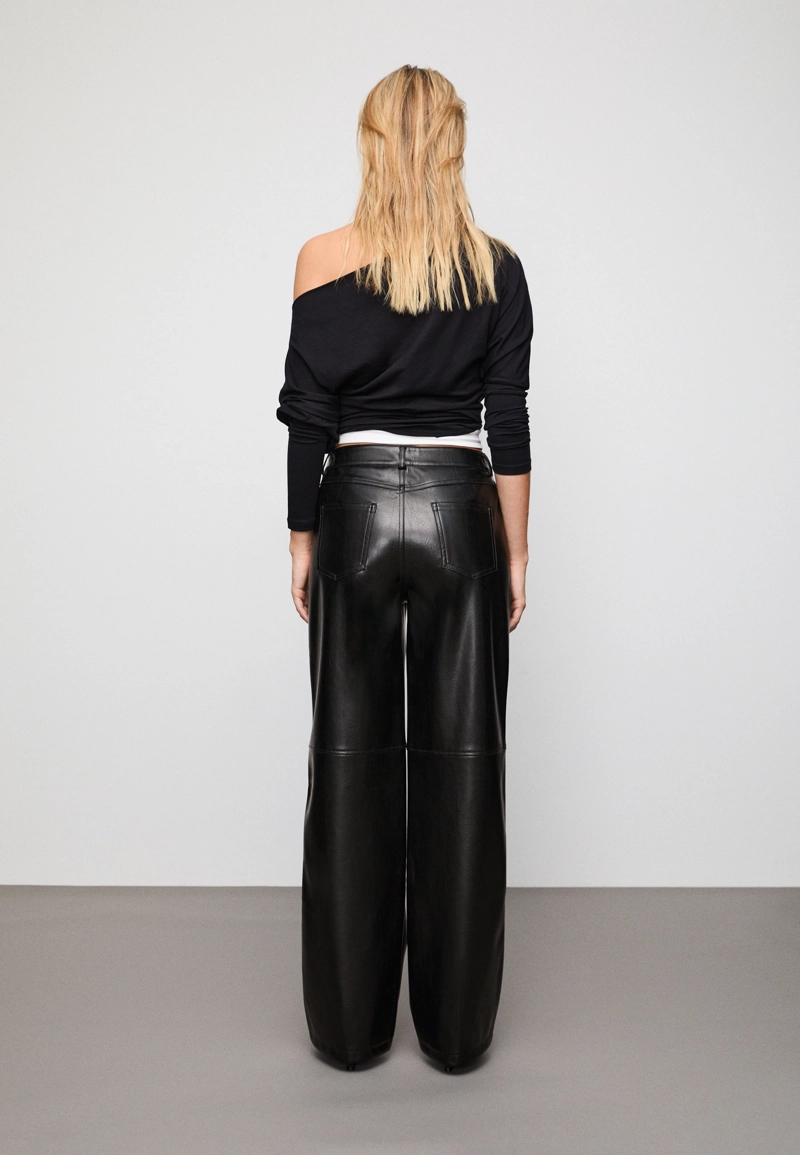 Прямые брюки из текстурной искусственной кожи