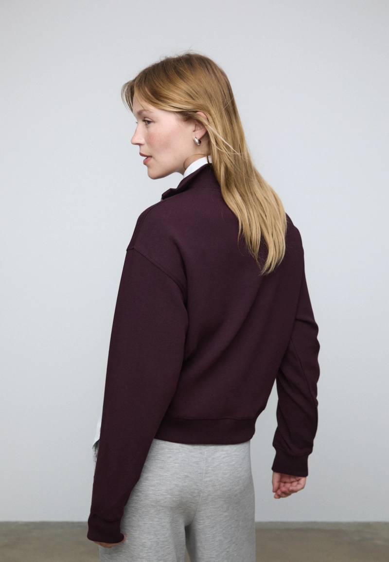 Толстовка с высоким воротником на молнии