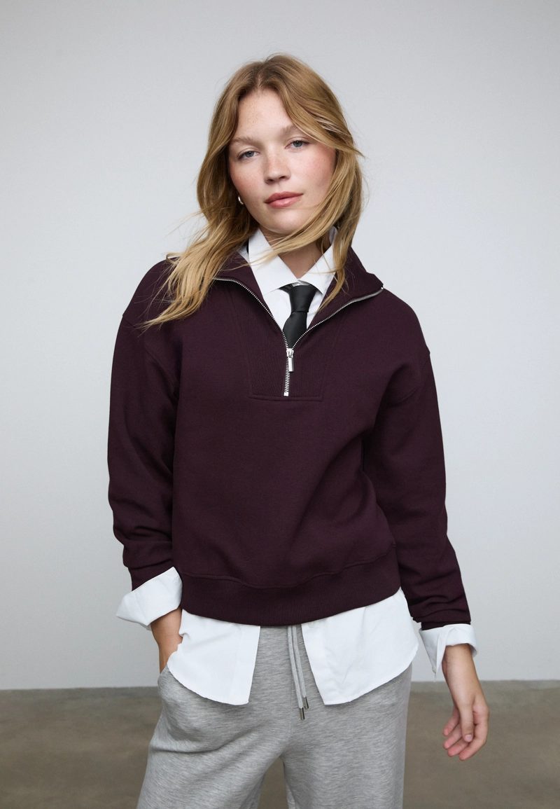 Толстовка с высоким воротником на молнии