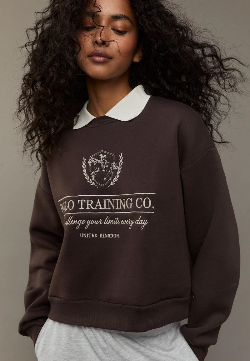 Вышитая толстовка с воротником поло