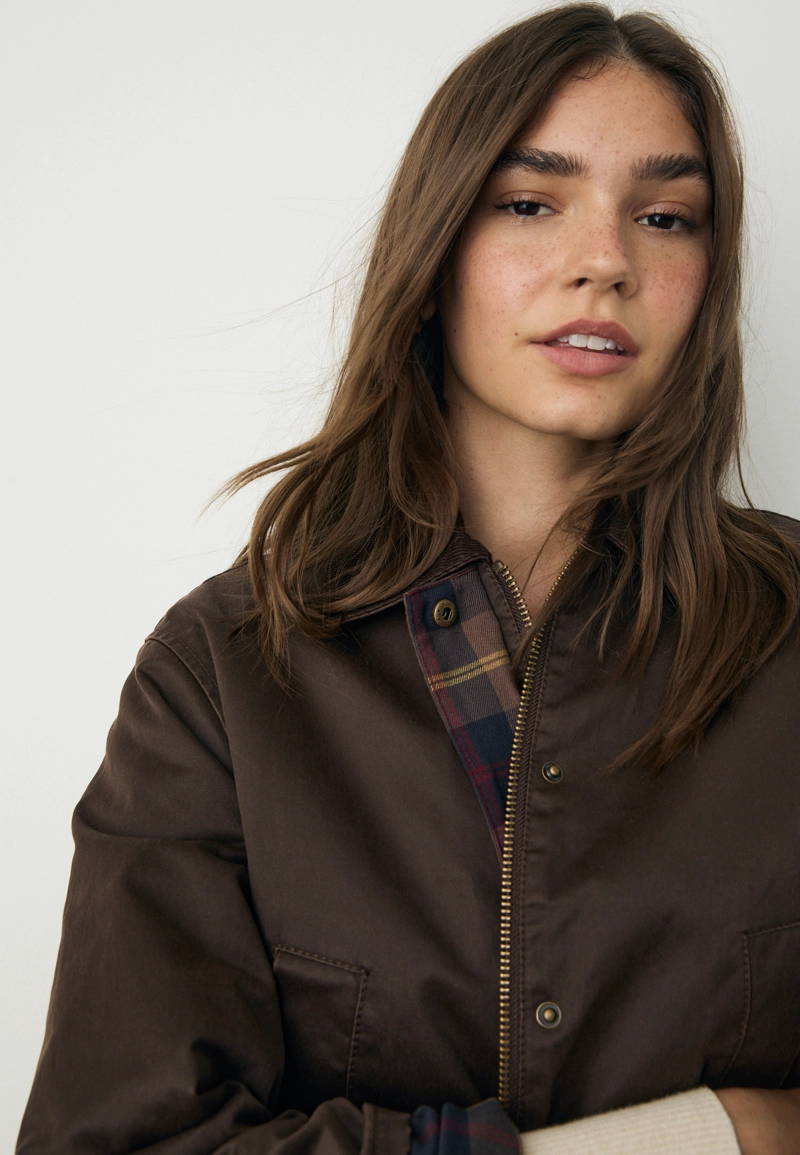 Парка с вощеным покрытием и множеством карманов