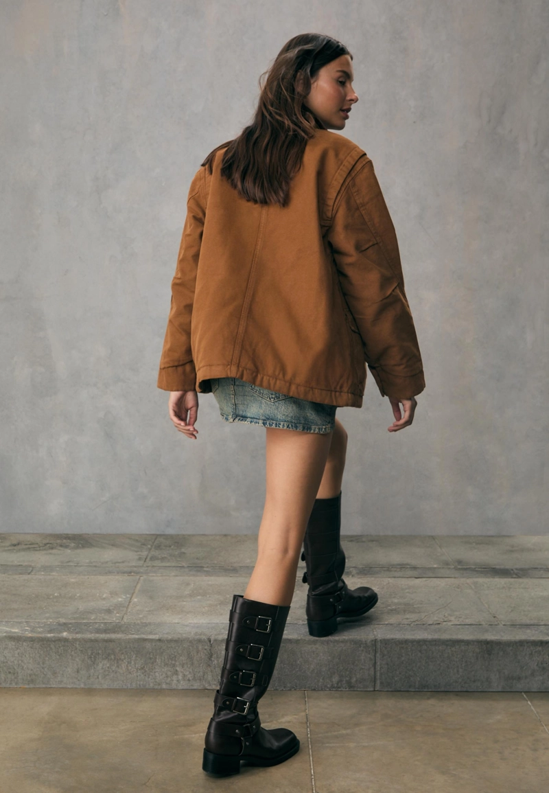 Плоские байкерские ботинки с пряжками