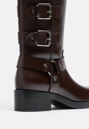 Плоские байкерские ботинки с пряжками- Заказать в России