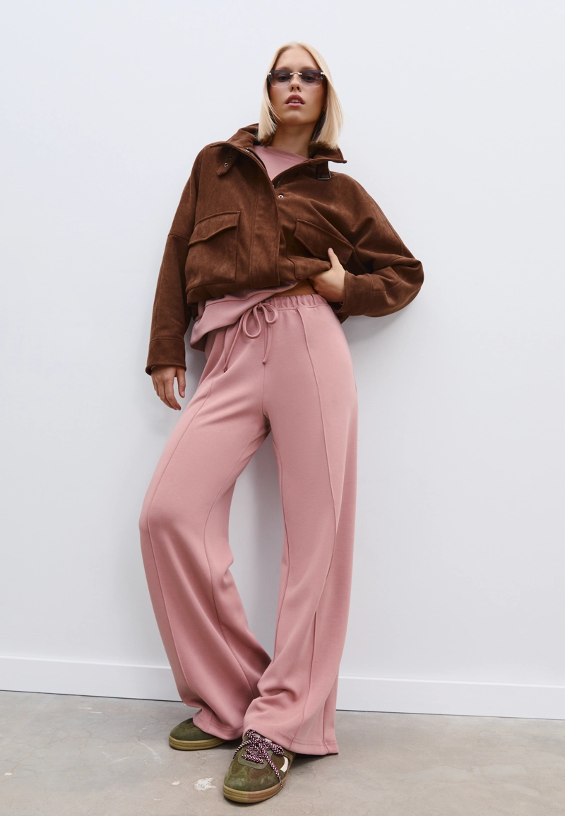 Мягкие джоггеры свободного кроя с отстрочкой