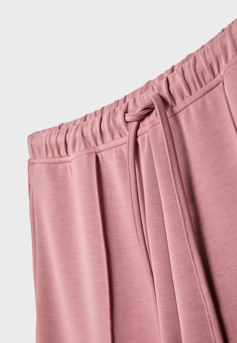 Мягкие джоггеры свободного кроя с отстрочкой