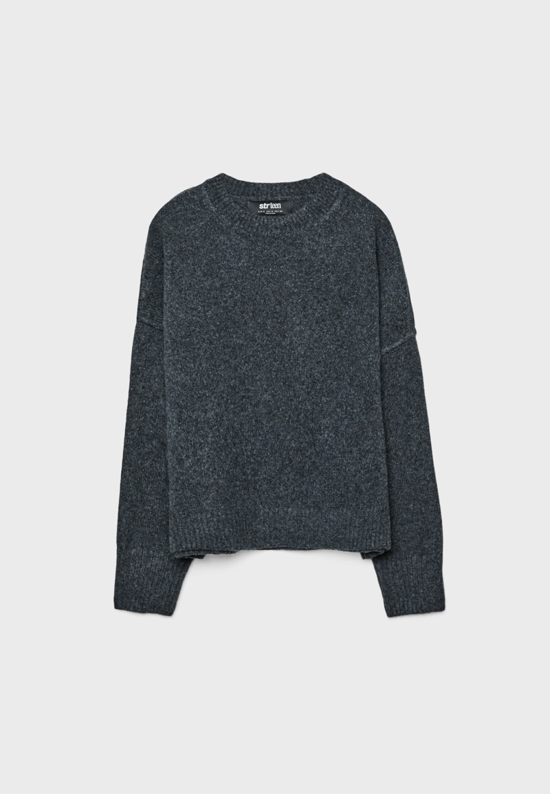 Вязаный свитер с круглым вырезом