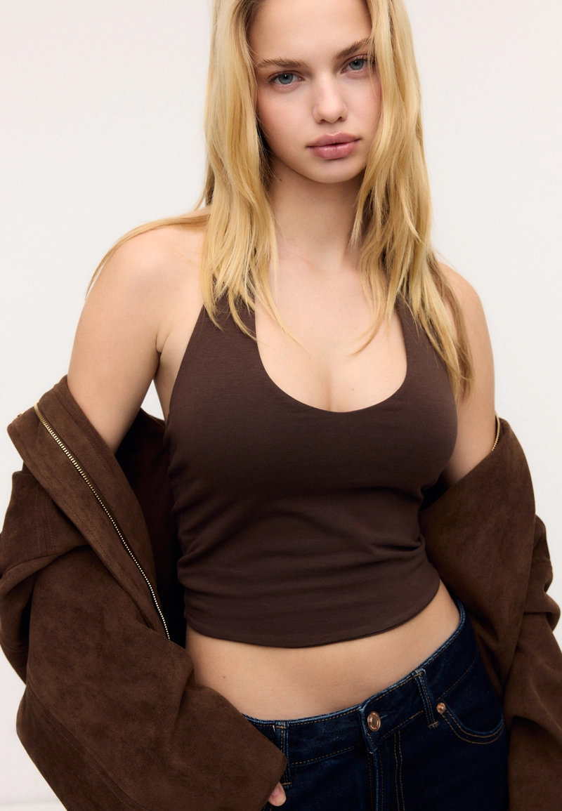 Укороченный топ с горловиной халтер