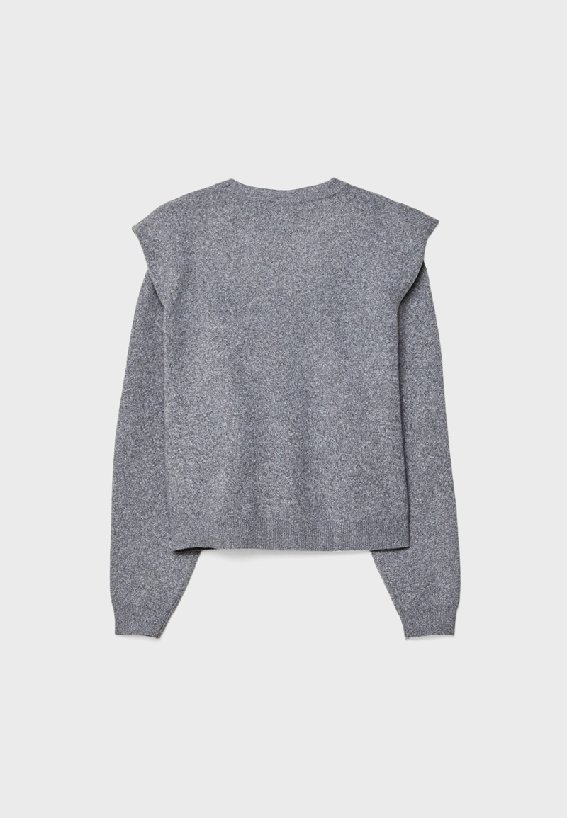 Вязаный свитер с подплечниками