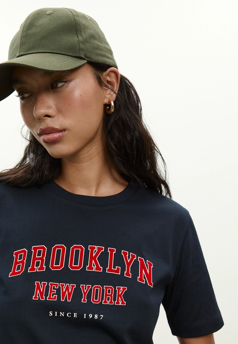 Футболка с вышивкой