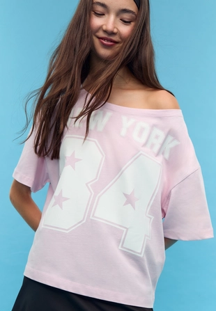 Футболка с принтом и вырезом «лодочка»- Заказать в России