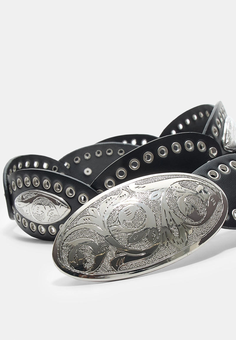 Широкий ремень с овальными пряжками