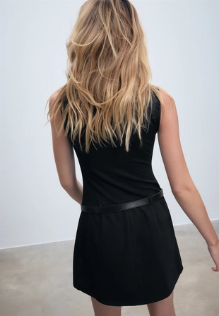 Короткое комбинированное платье с поясом- Заказать в России