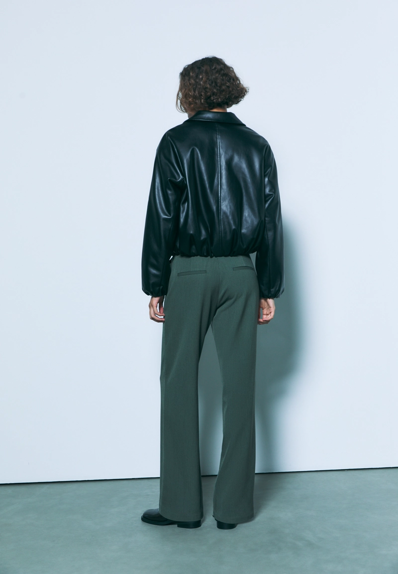 Прямые струящиеся брюки с поясом