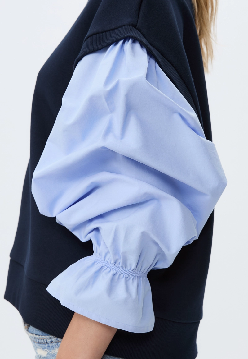 Толстовка с комбинированными рукавами-буфами