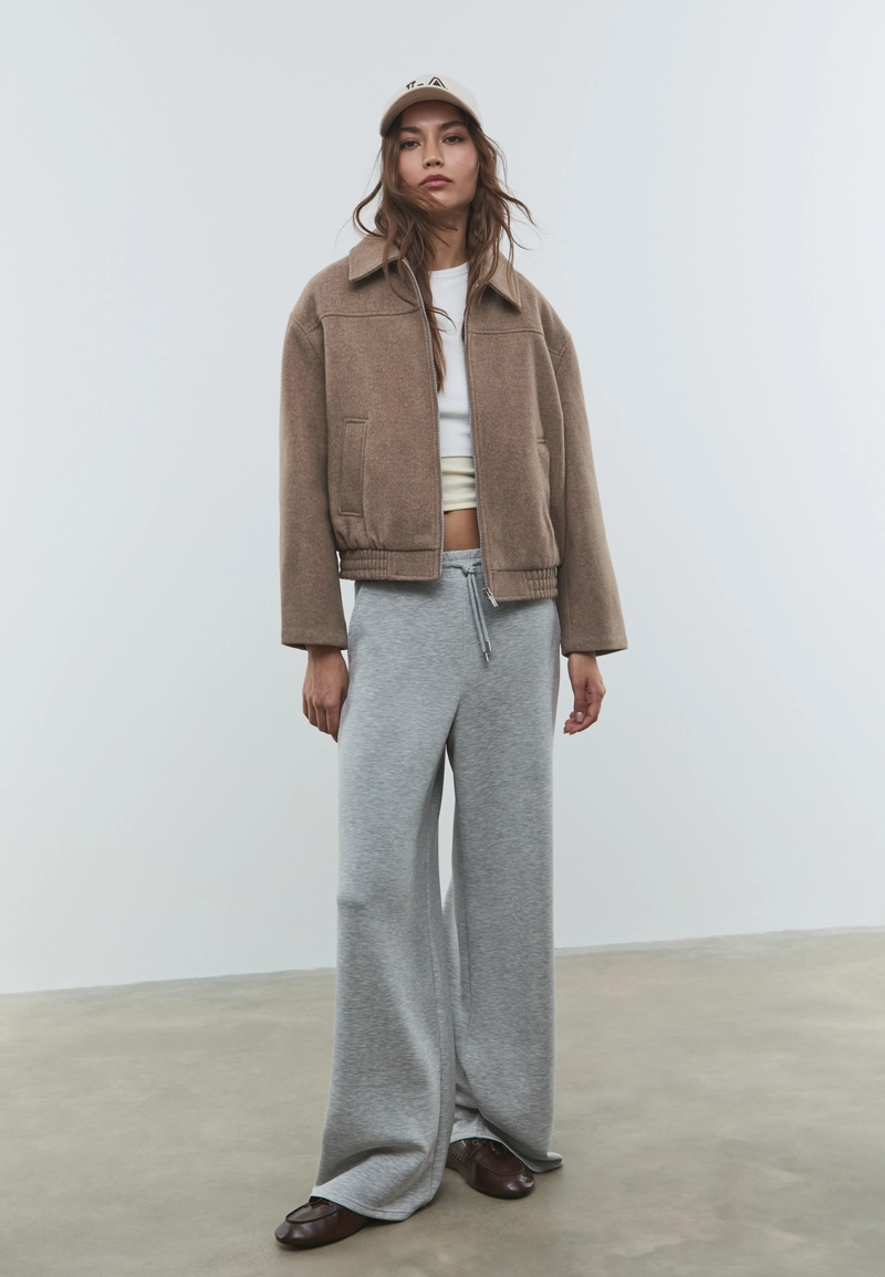 Куртка-бомбер из мягкой ткани