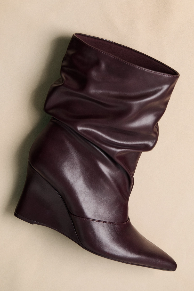 Ботильоны на танкетке свободного кроя