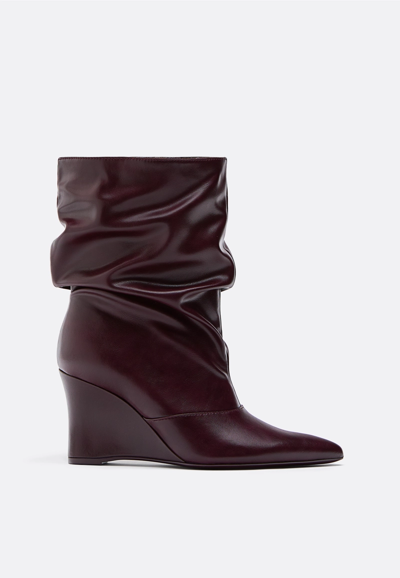 Ботильоны на танкетке свободного кроя