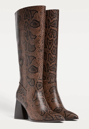 Высокие сапоги на каблуке с анималистическим принтом- Заказать в России