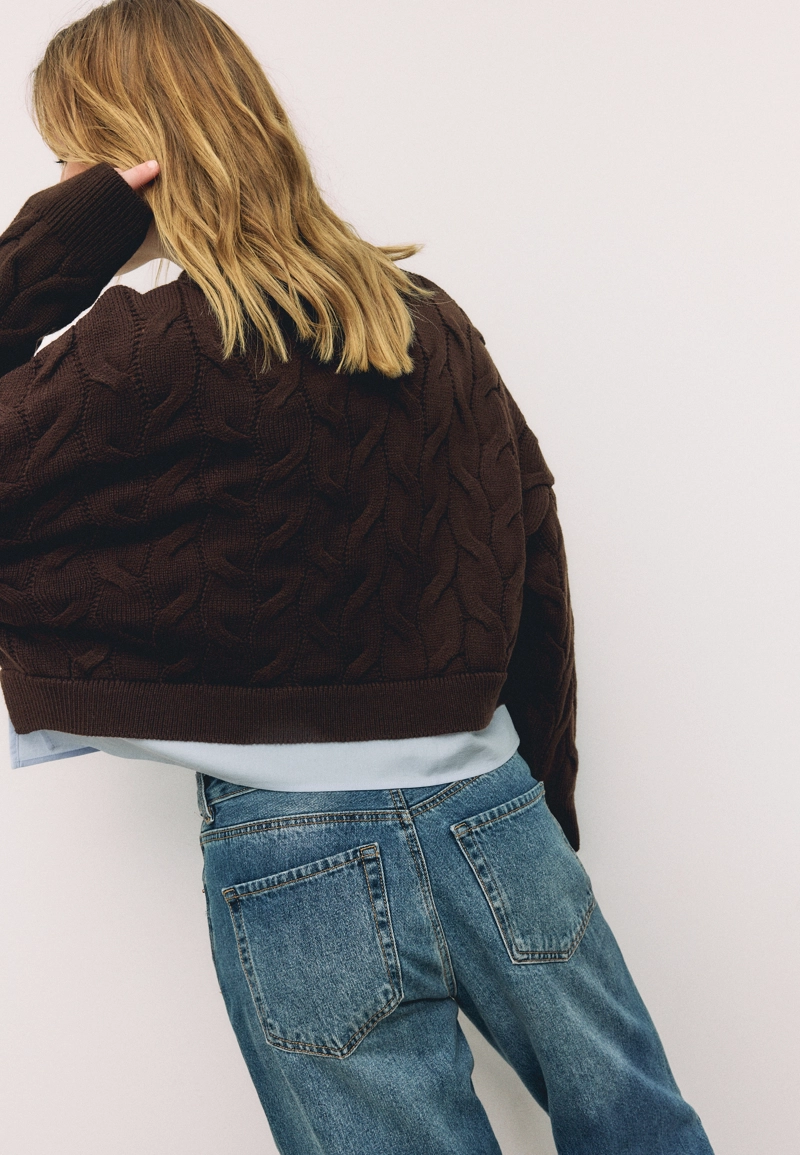 Двухматериальный вязаный свитер со съемным воротником