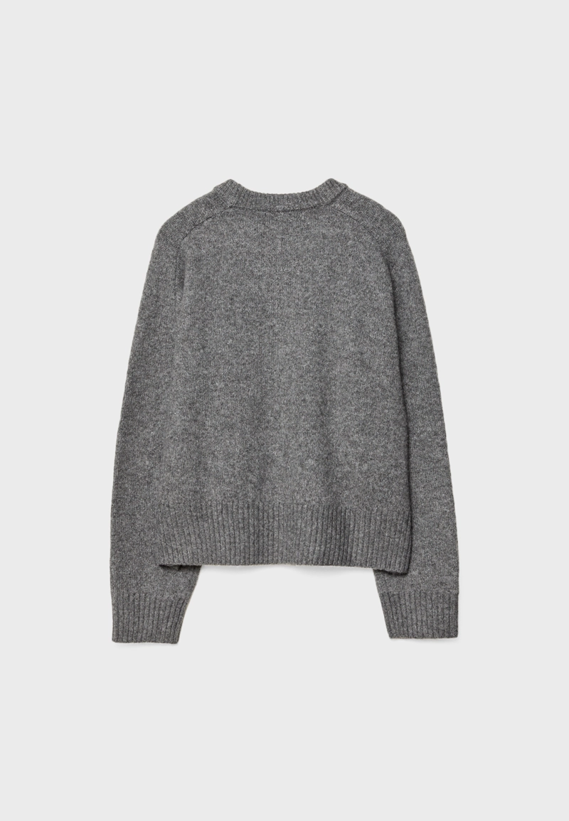 Базовый свитер из мягкого трикотажа