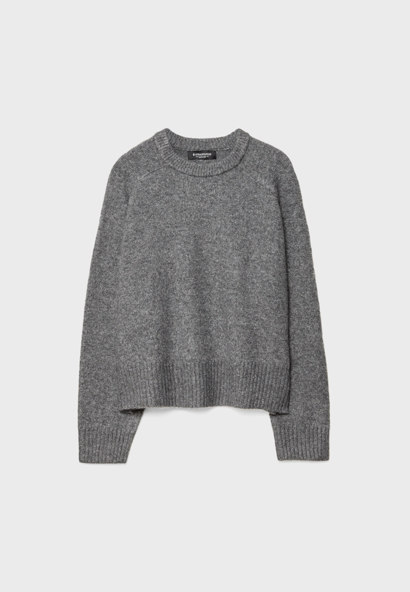 Базовый свитер из мягкого трикотажа