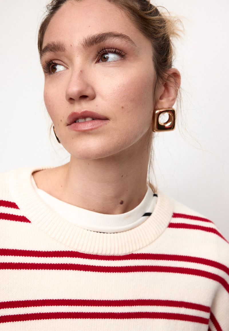 Укороченный полосатый трикотажный свитер