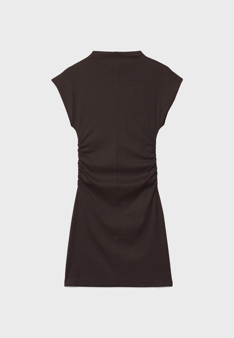 Короткое приталенное платье со сборками