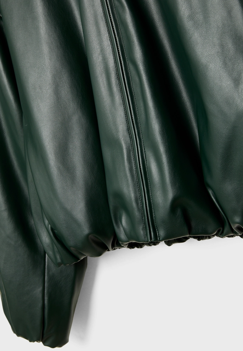 Стеганая куртка-бомбер из искусственной кожи