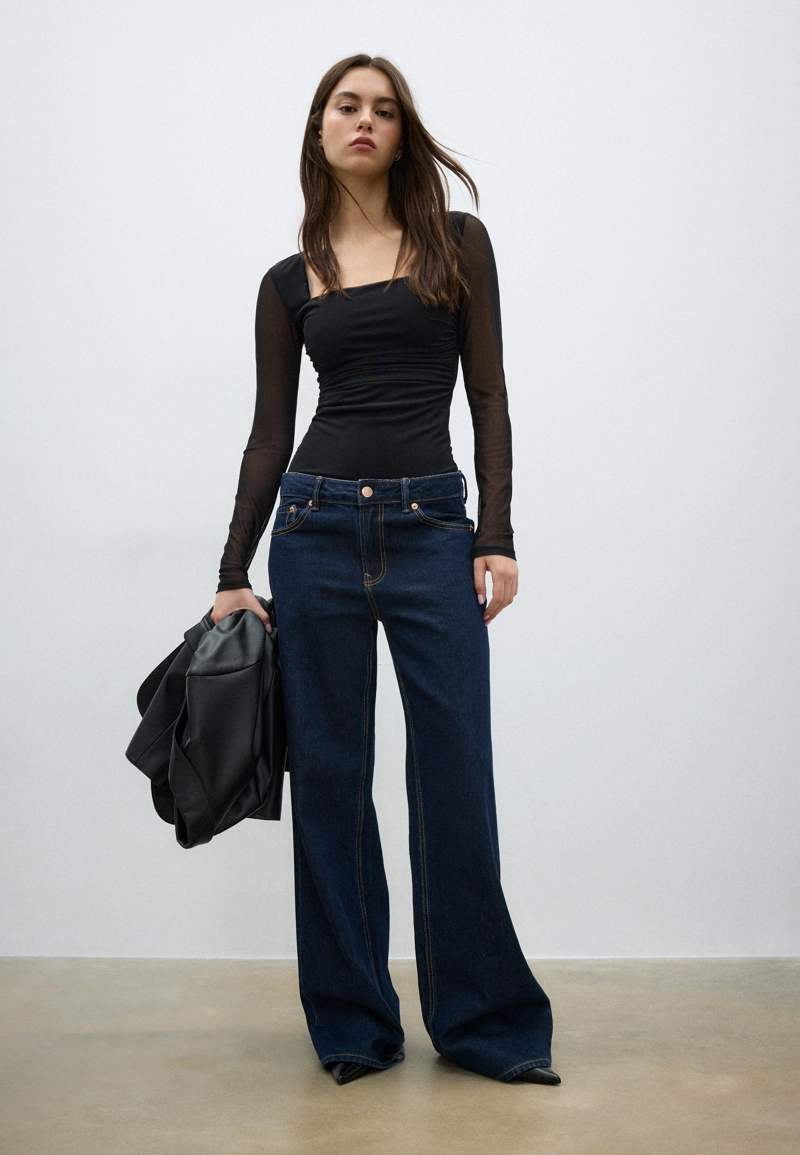 Боди из полупрозрачной ткани с квадратным вырезом