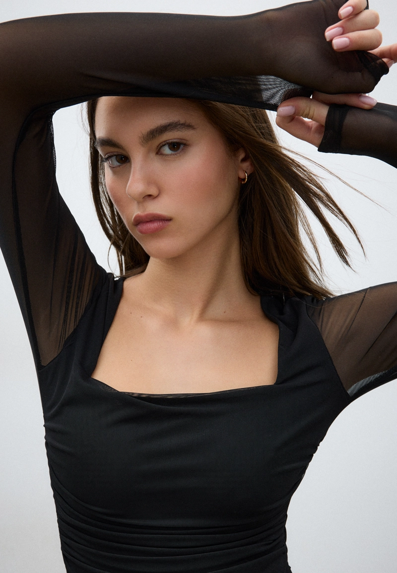 Боди из полупрозрачной ткани с квадратным вырезом