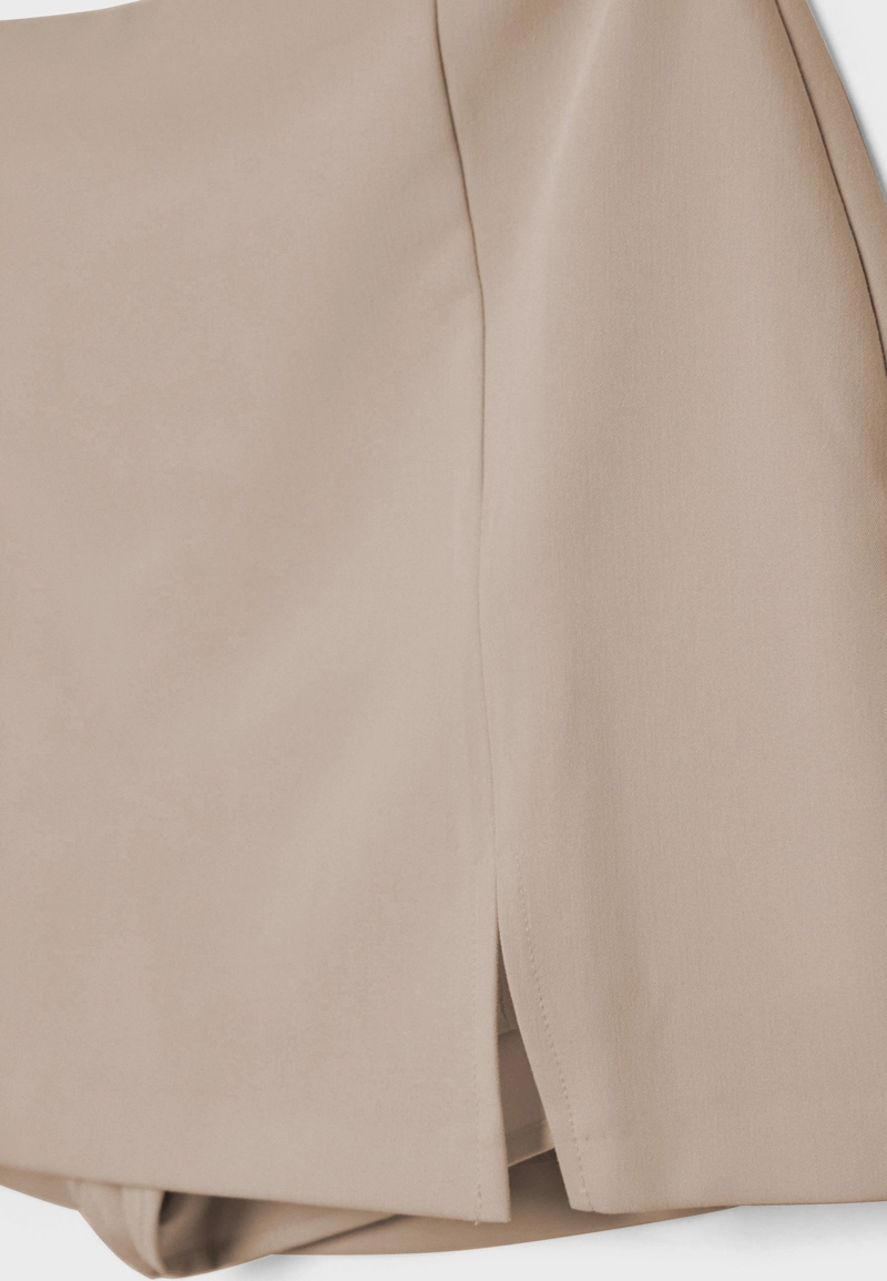 Юбка-шорты с разрезом сбоку