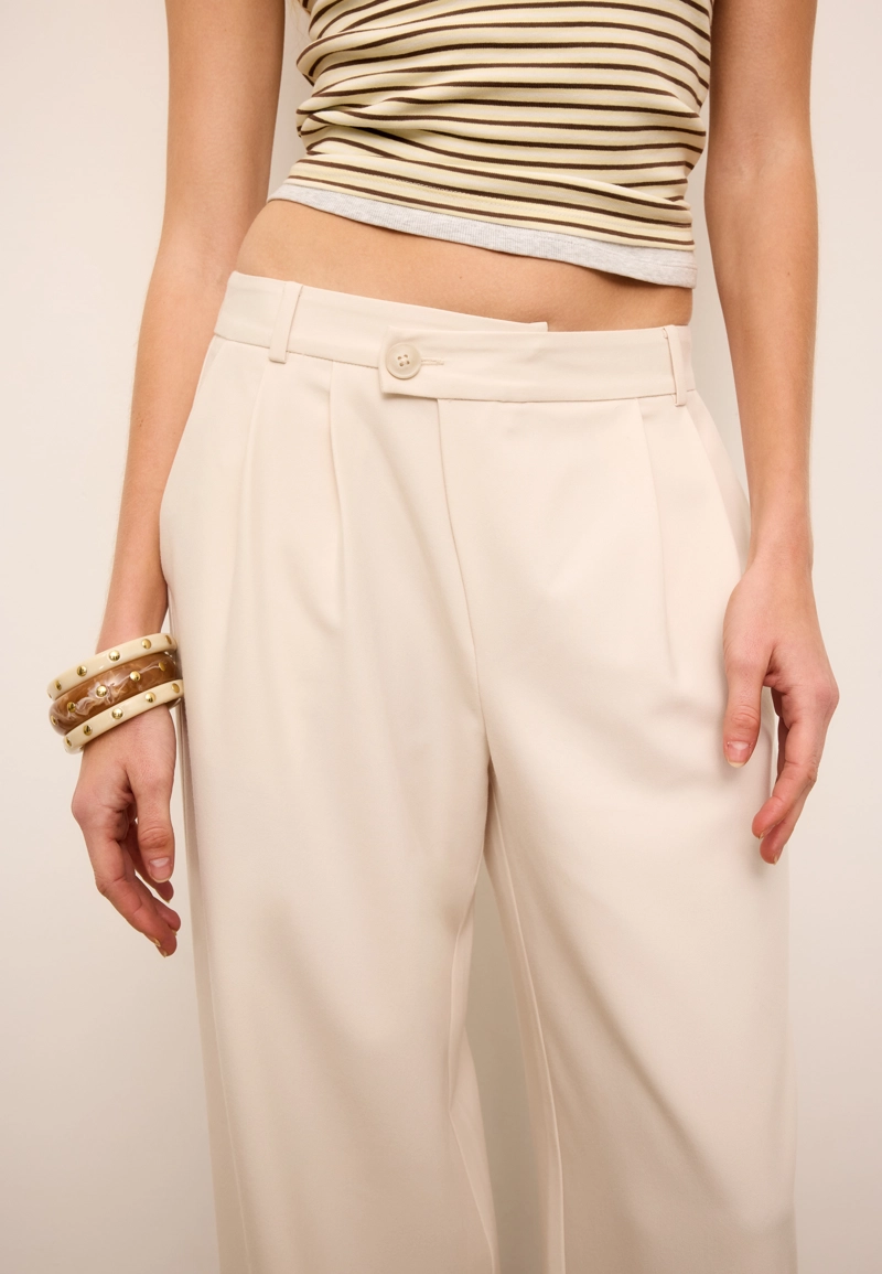 Повседневные брюки в полоску с перекрестной талией