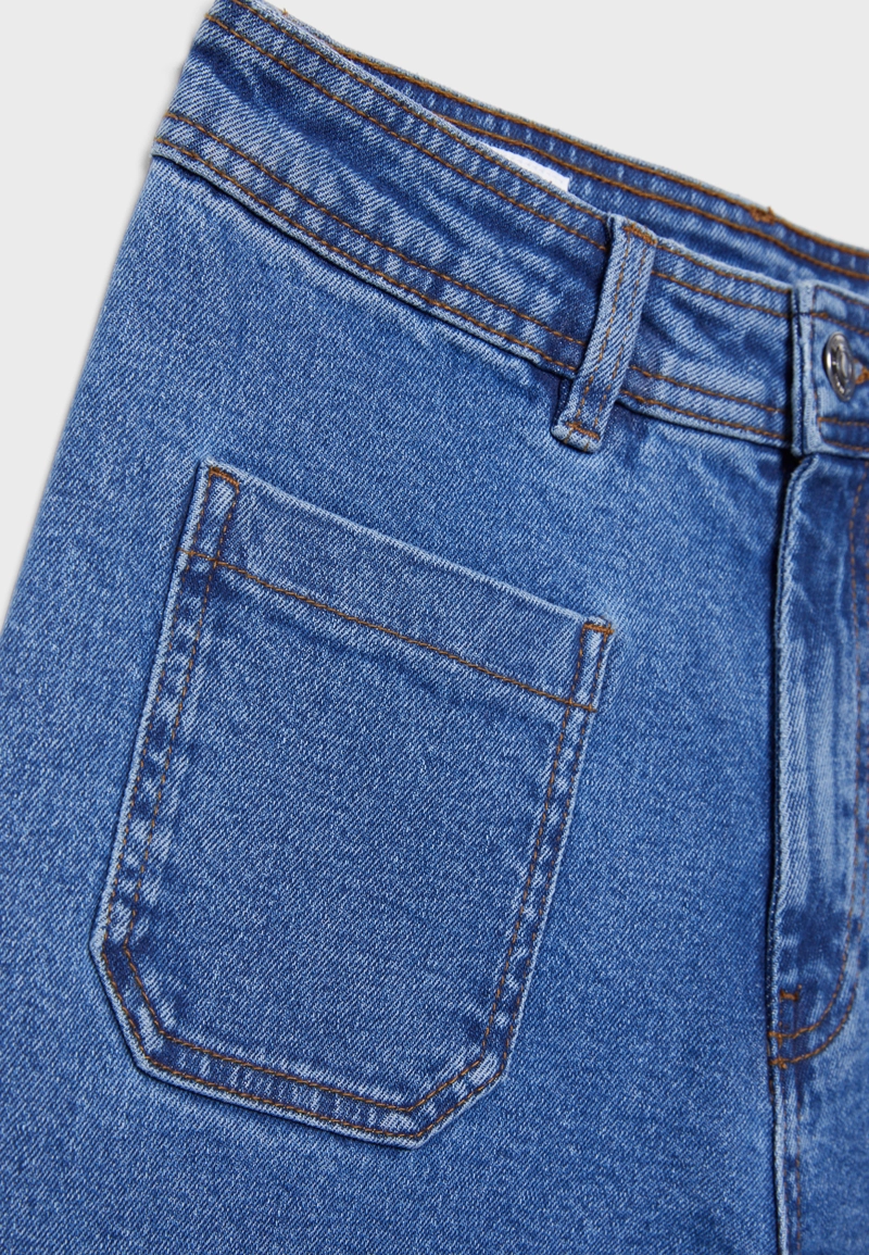 Джинсы прямого кроя с карманами