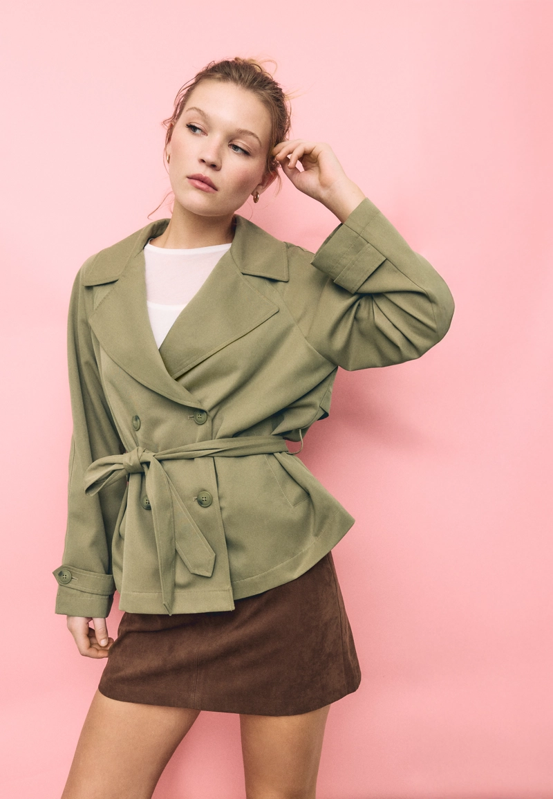 Укороченный струящийся тренч с поясом