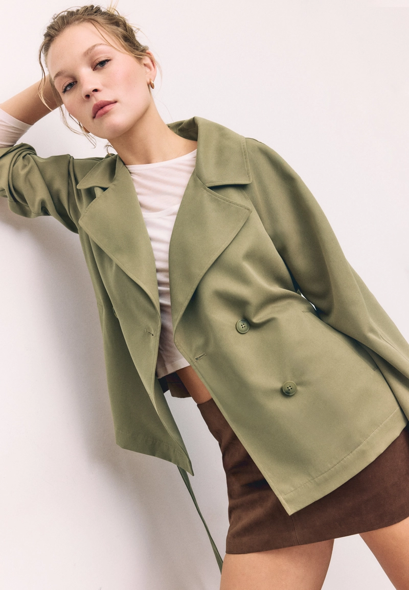 Укороченный струящийся тренч с поясом