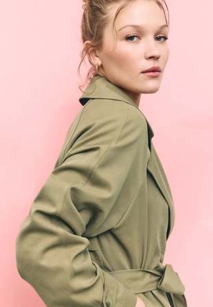 Укороченный струящийся тренч с поясом- Заказать в России