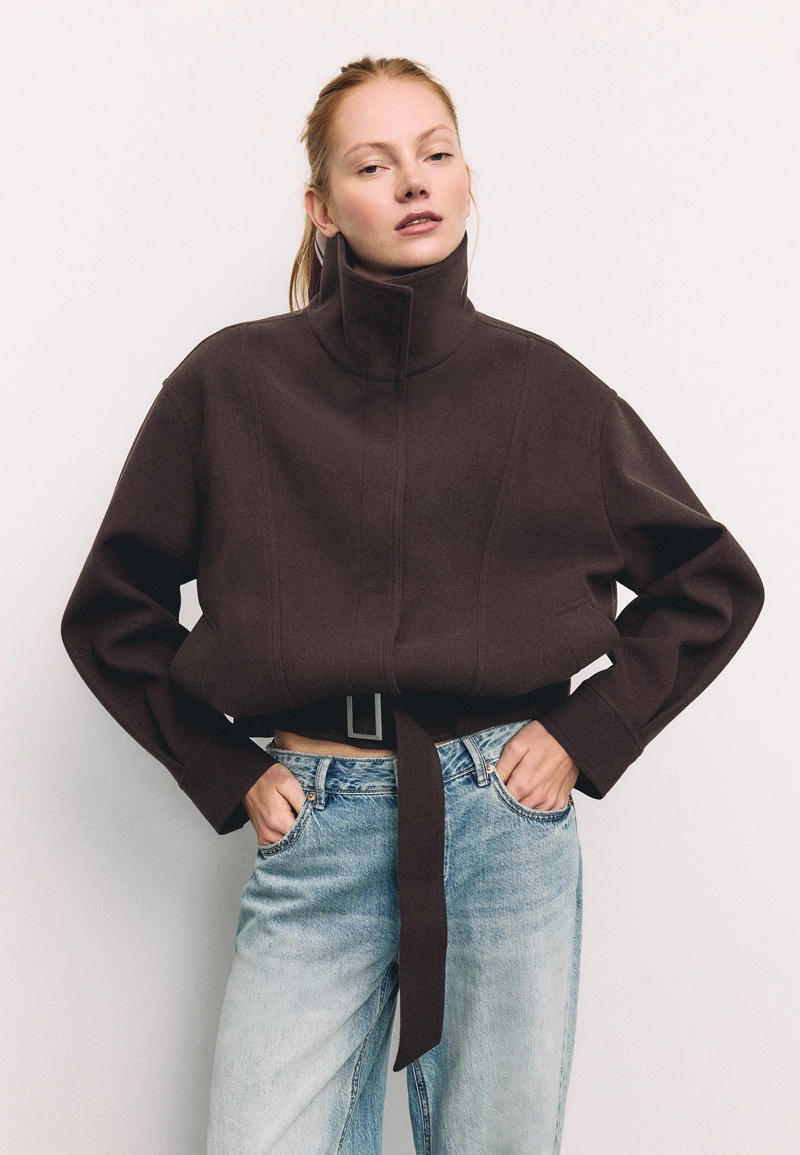 Объемная куртка-бомбер из мягкой ткани